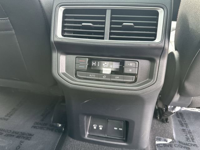 Certified 2023 GMC Acadia SLT w/ Preferred Package image 33