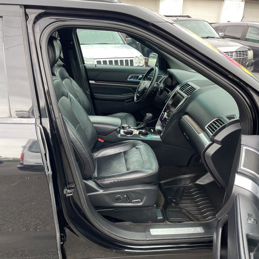 Used 2016 Ford Explorer Limited w/ Equipment Group 301A AWD/4WD image 6