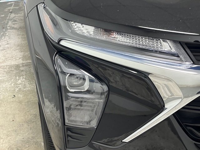 Used 2025 Chevrolet Trax LS w/ LS Convenience Package image 12