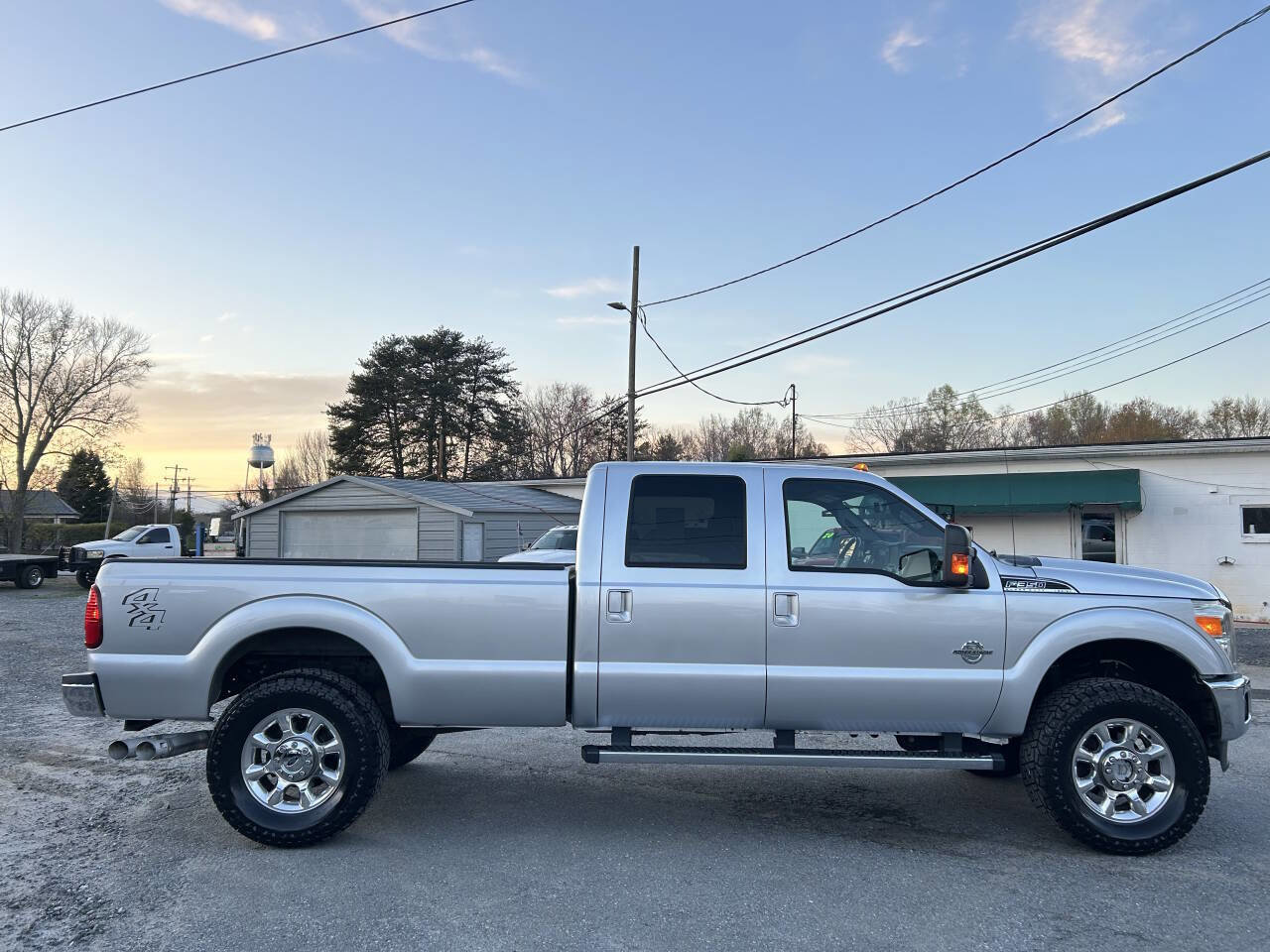 Used 2015 Ford F350 Lariat w/ Lariat Interior Package image 5