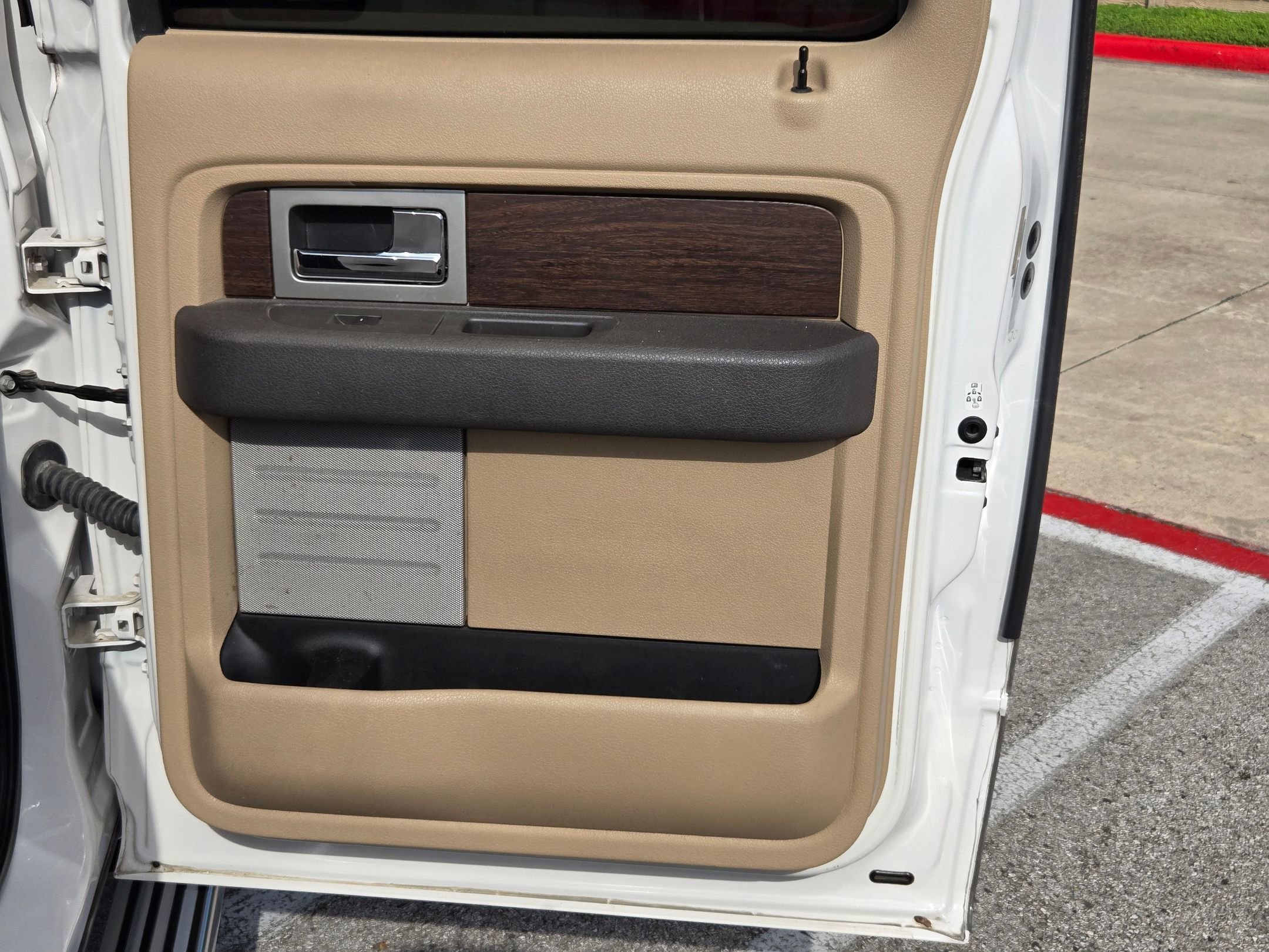 Used 2014 Ford F150 Lariat w/ Equipment Group 501A Mid RWD image 25