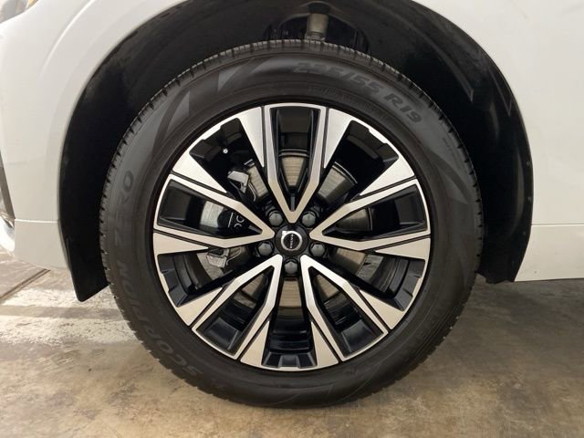 Used 2025 Volvo XC60 B5 Core image 29