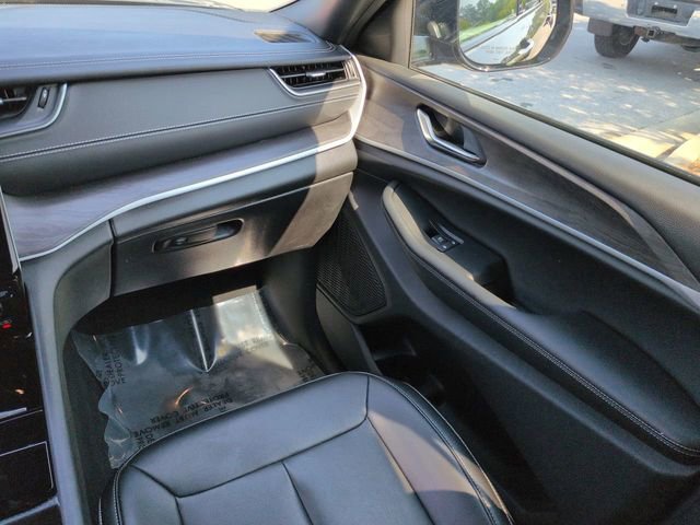 Certified 2024 Jeep Grand Cherokee L Limited w/ Black Appearance Package RWD image 21