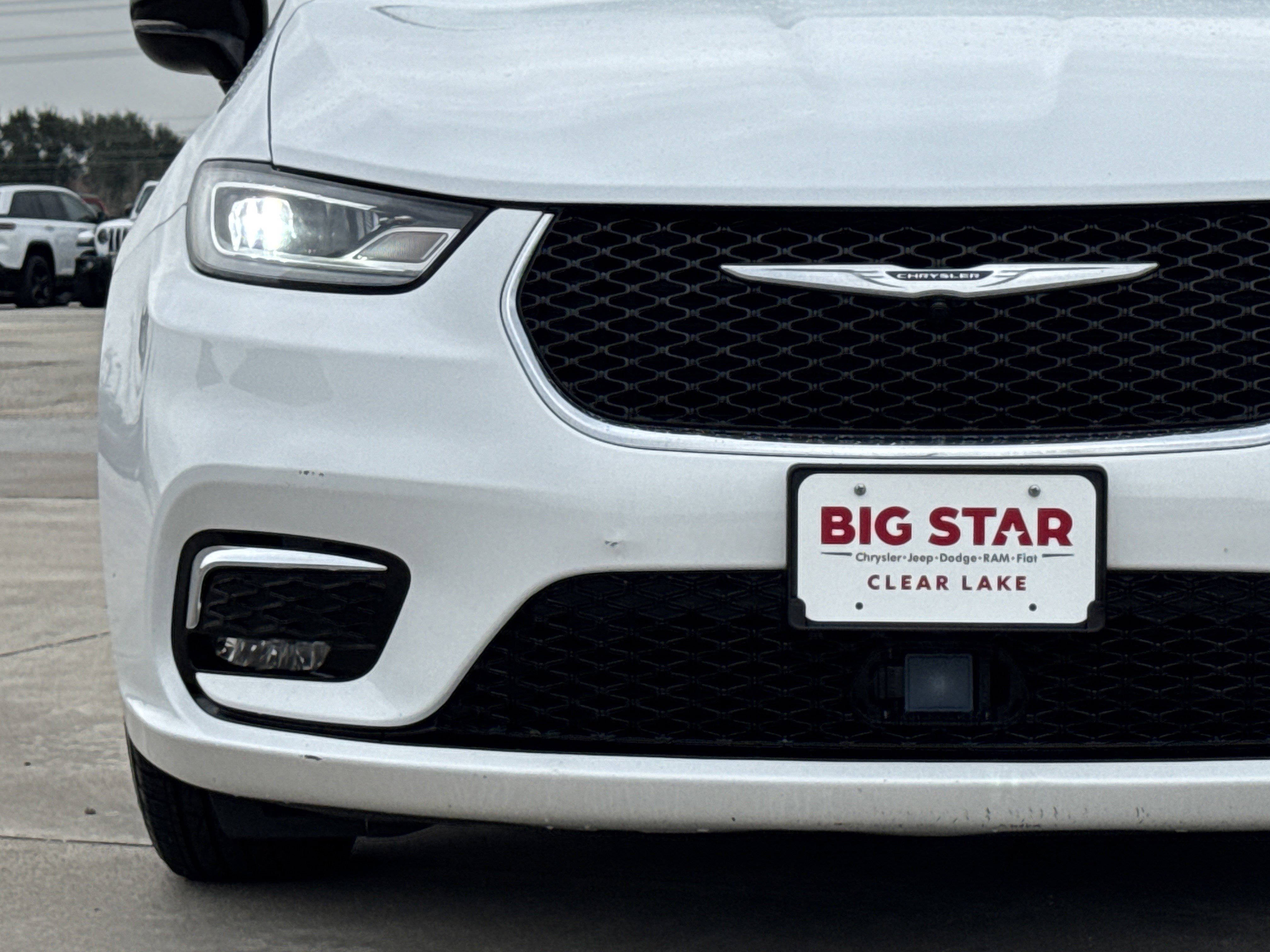 Used 2024 Chrysler Pacifica Touring-L image 7