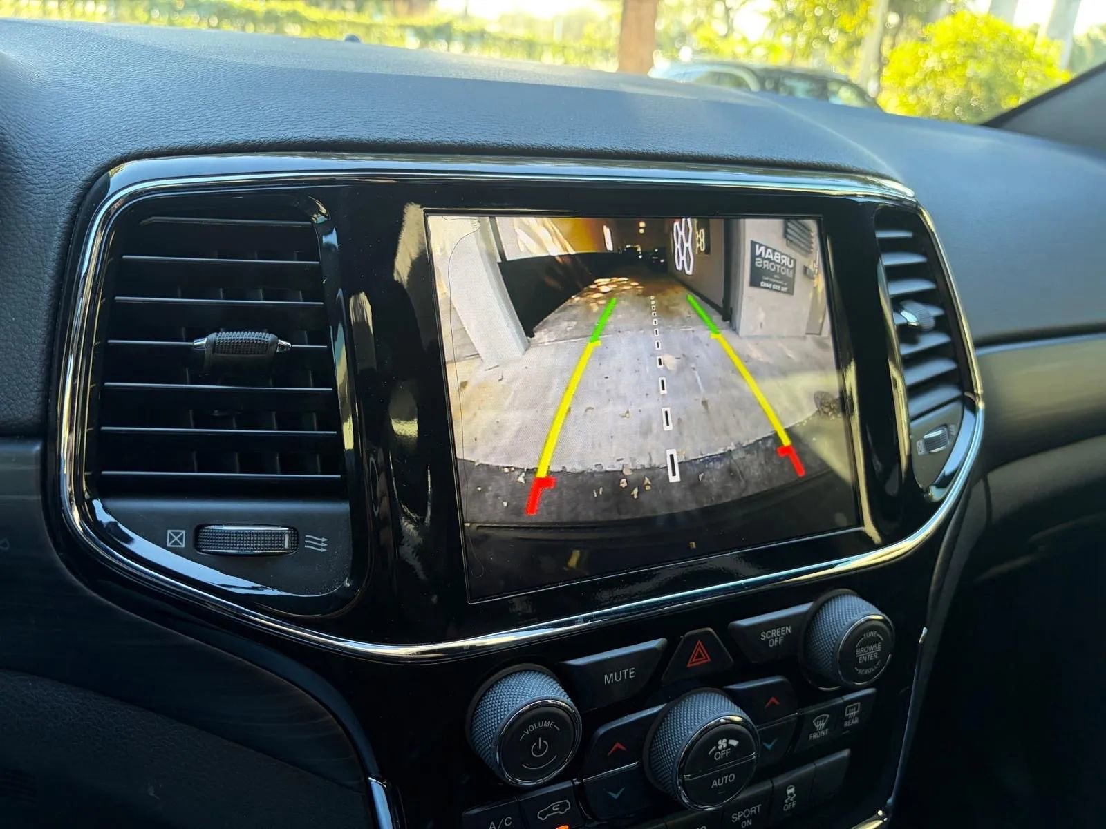 Used 2021 Jeep Grand Cherokee Laredo X image 17