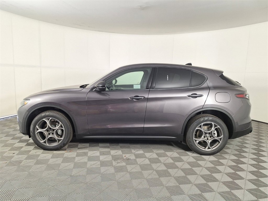 New 2025 Alfa Romeo Stelvio Sprint w/ Convenience Package image 8