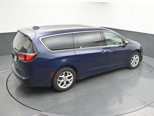 Used 2017 Chrysler Pacifica Touring Plus w/ Tire & Wheel Group FWD image 12