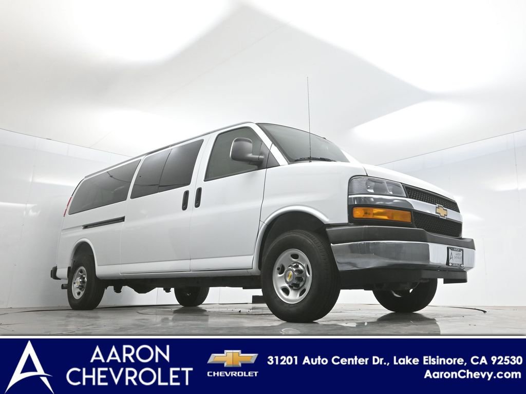 Used 2025 Chevrolet Express 3500 LT w/ LT Preferred Equipment Group RWD image 2