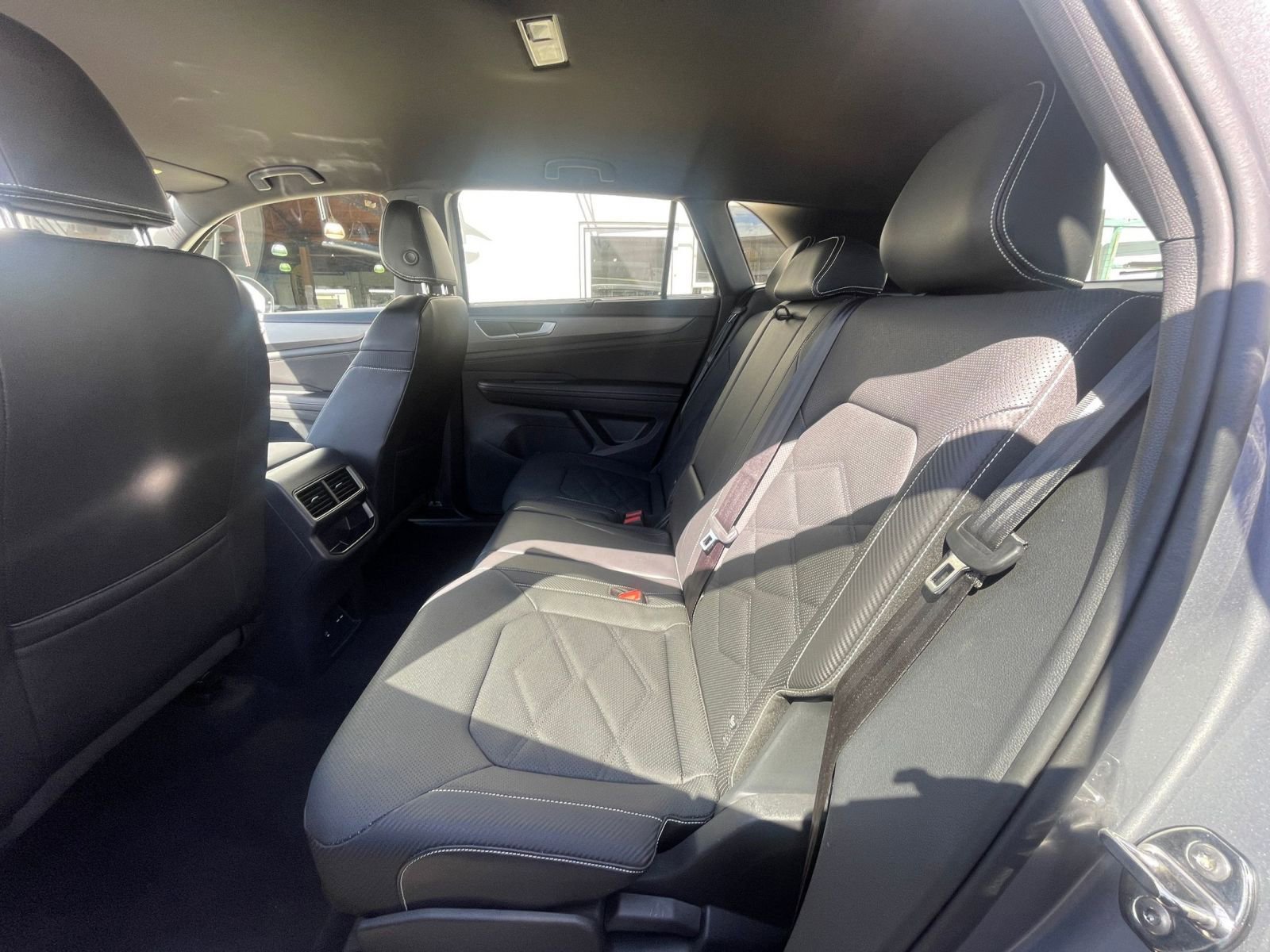 Used 2025 Volkswagen Atlas Cross Sport SE image 25