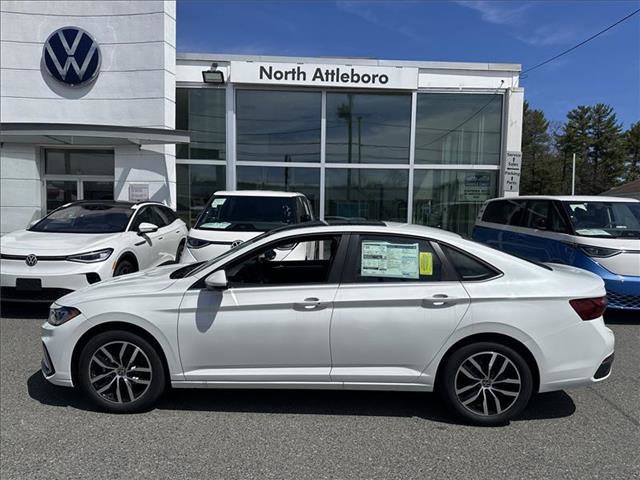 New 2025 Volkswagen Jetta SE FWD image 3