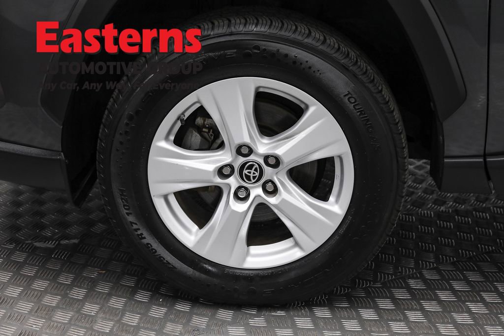 Used 2021 Toyota RAV4 LE image 32