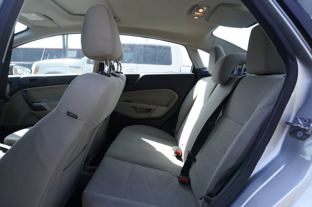 Used 2017 Ford Fiesta SE FWD image 4