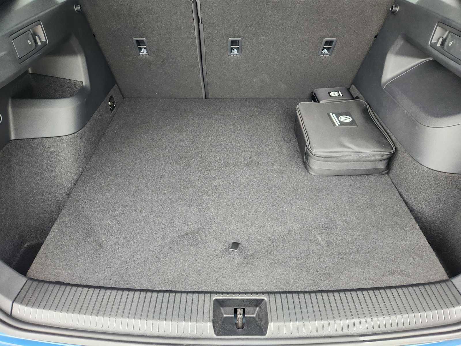Used 2025 Volkswagen Tiguan SE R-Line FWD image 32