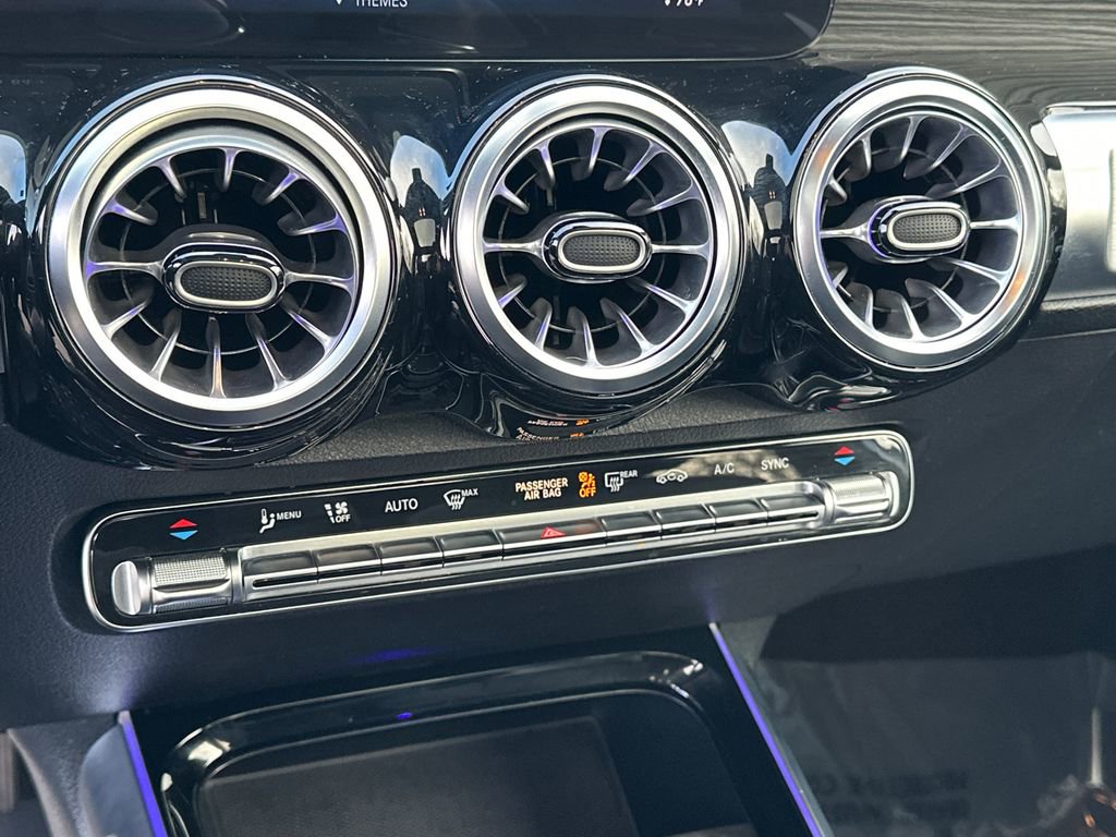 Used 2023 Mercedes-Benz GLB 250 4MATIC image 32