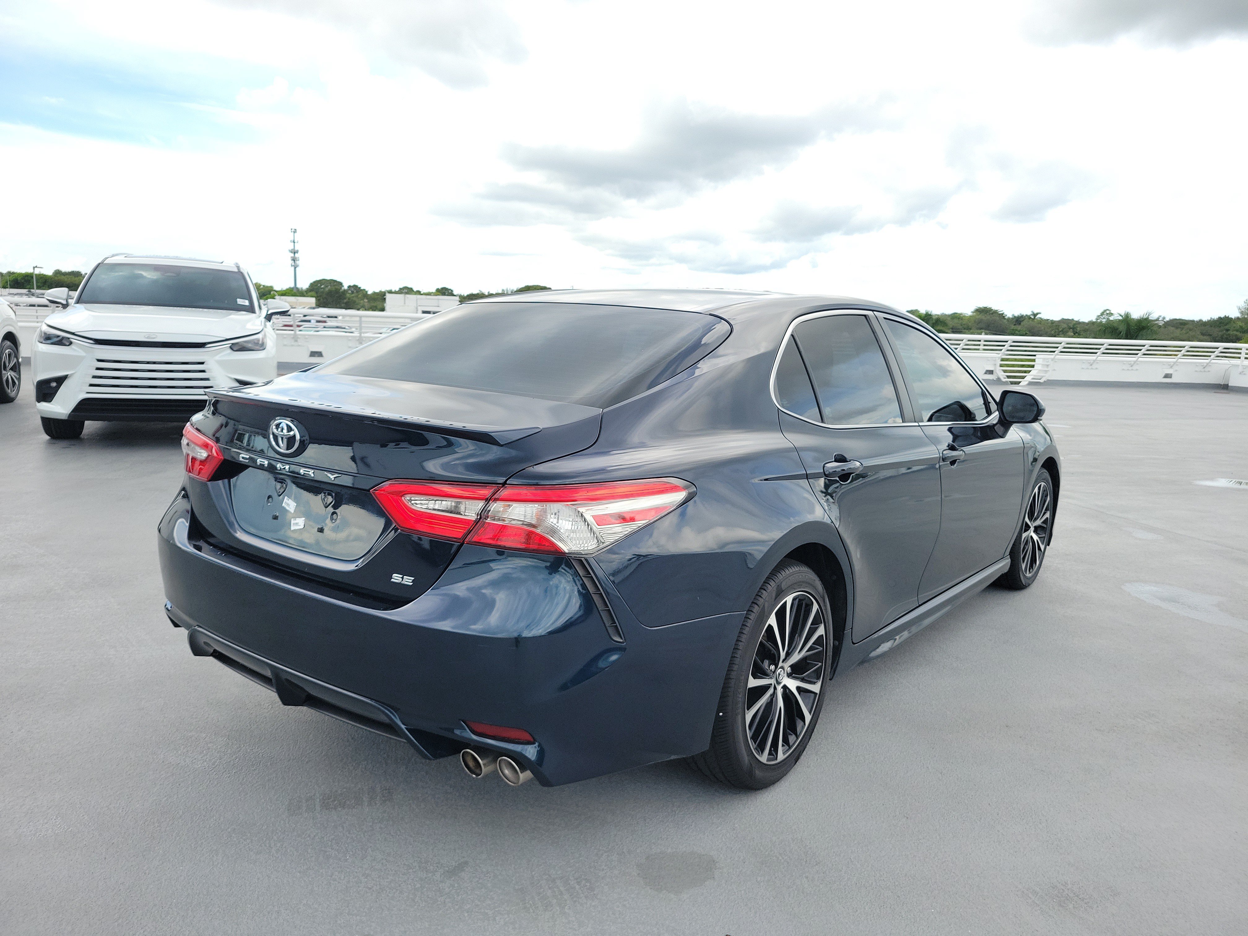 Used 2018 Toyota Camry SE FWD image 6
