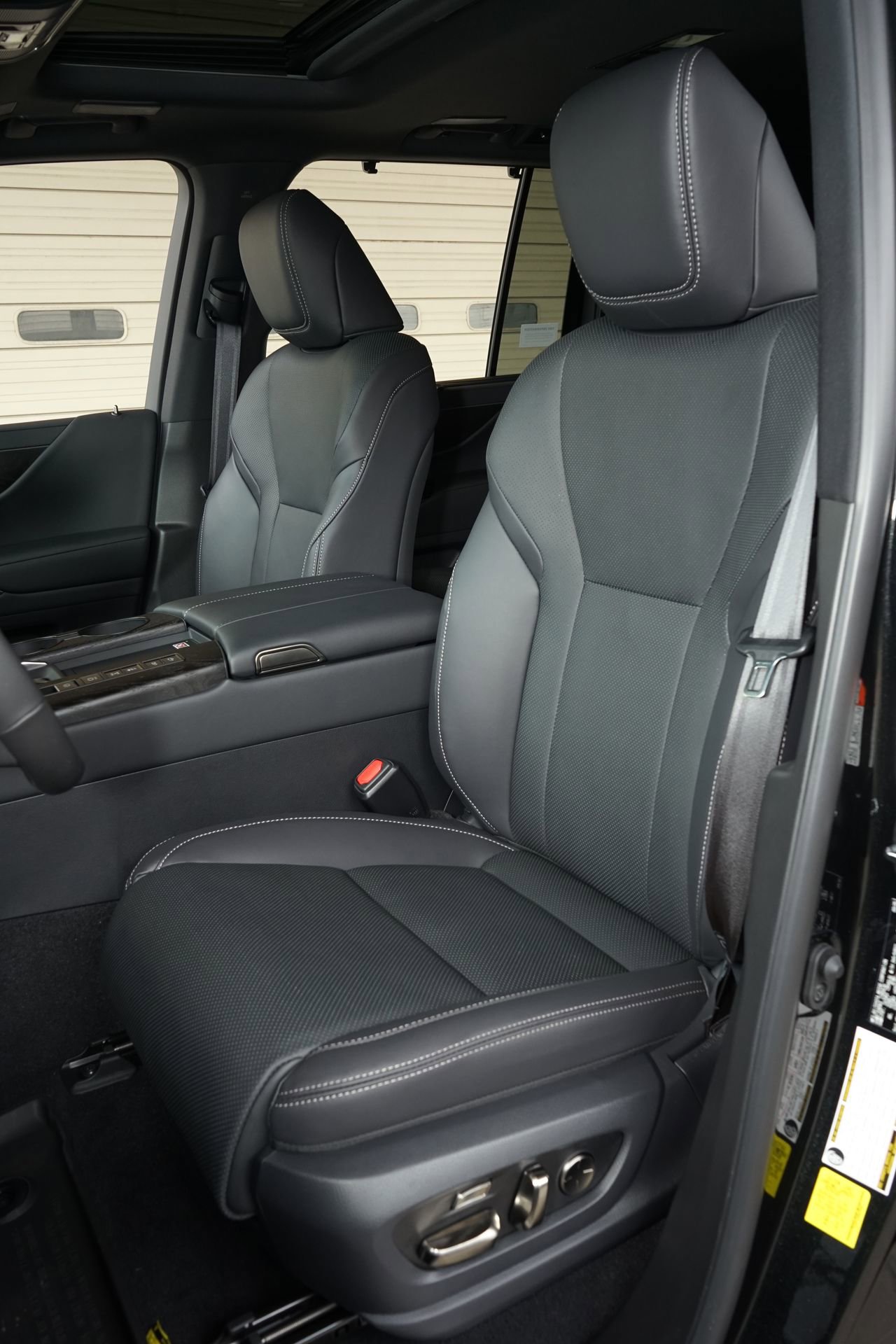 Used 2026 Lexus LX 700h Luxury w/ Accessory Package (Z1) AWD/4WD image 9