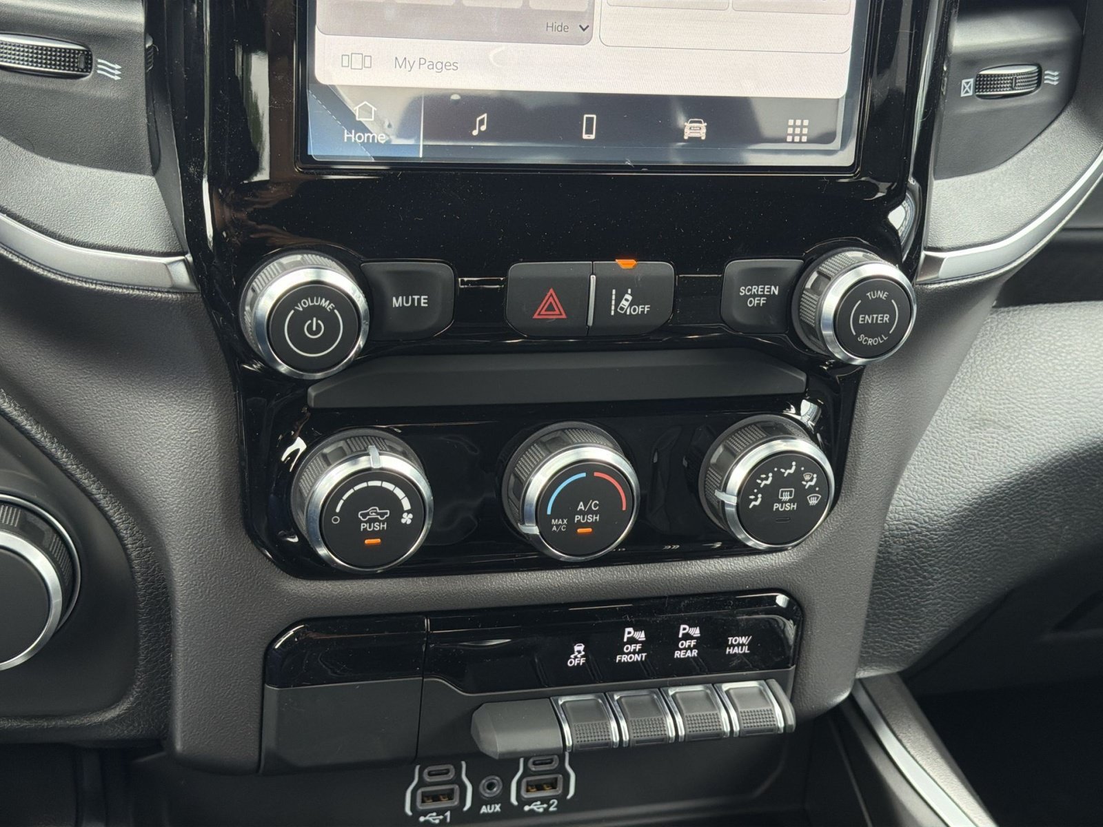 New 2026 RAM 1500 Express AWD/4WD image 20