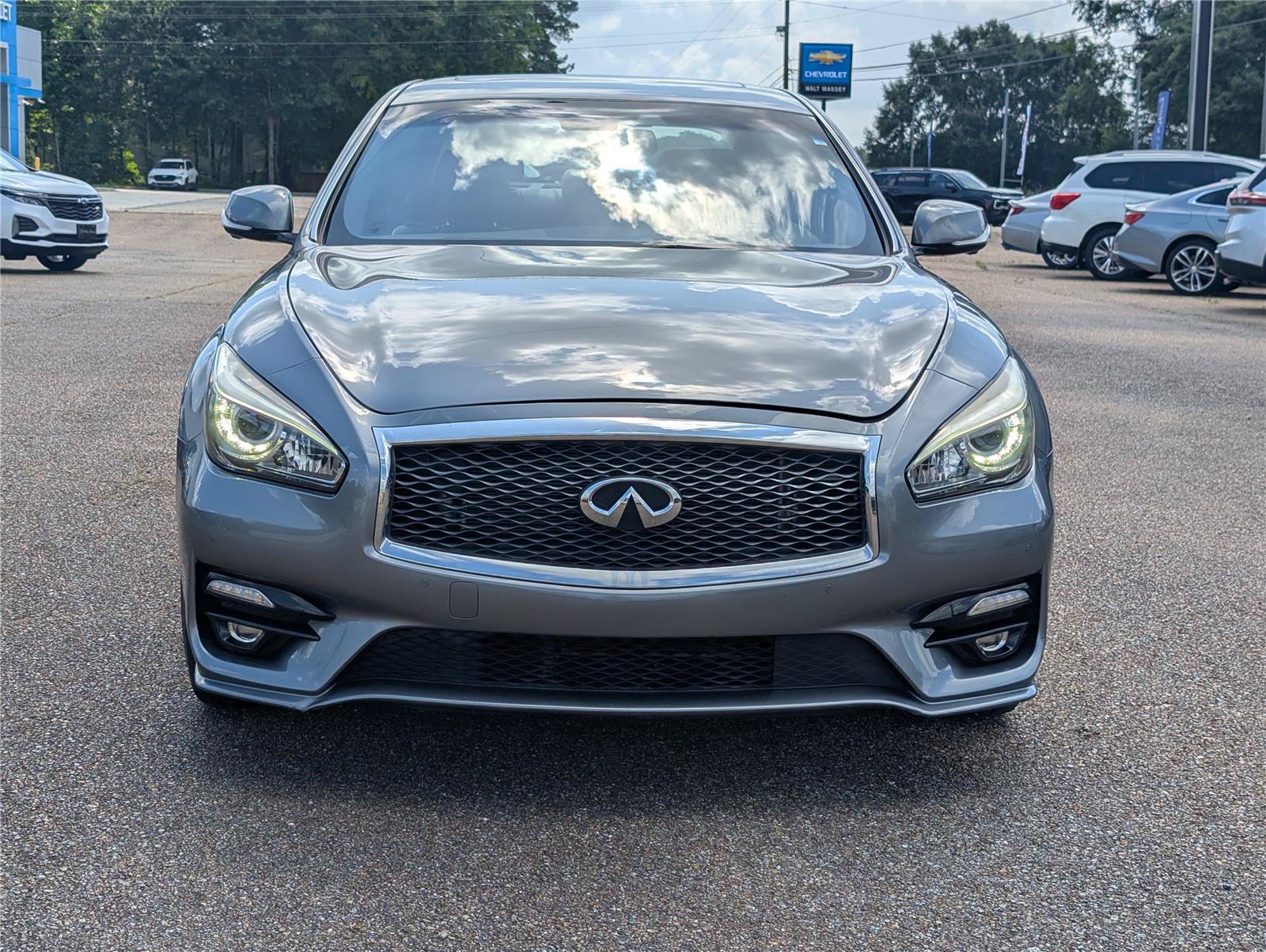 Used 2019 INFINITI Q70 Luxe w/ Sport Package RWD image 8