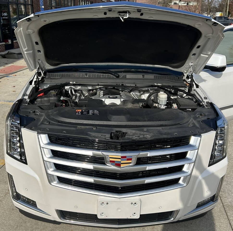 Used 2016 Cadillac Escalade ESV Luxury image 43