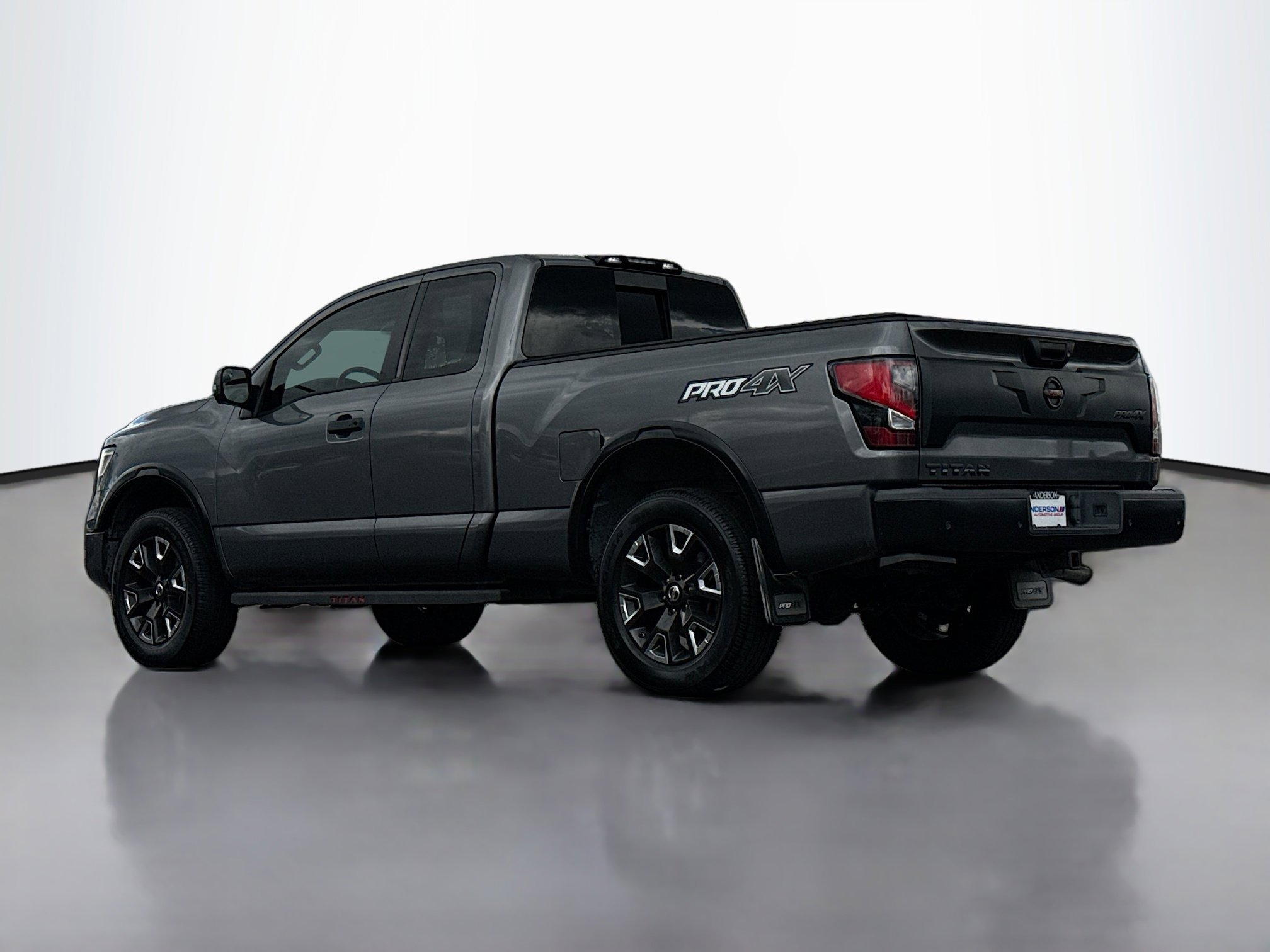 Used 2020 Nissan Titan PRO-4X w/ Pro-4x Convenience Package AWD/4WD image 16
