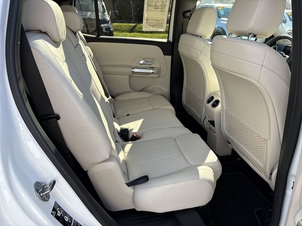 Used 2021 Mercedes-Benz GLB 250 w/ Premium Package image 27