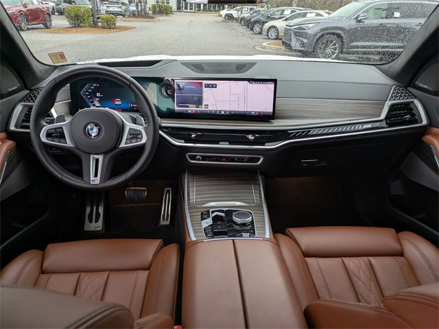 Used 2025 BMW X7 M60i w/ M Sport Professional Package image 16