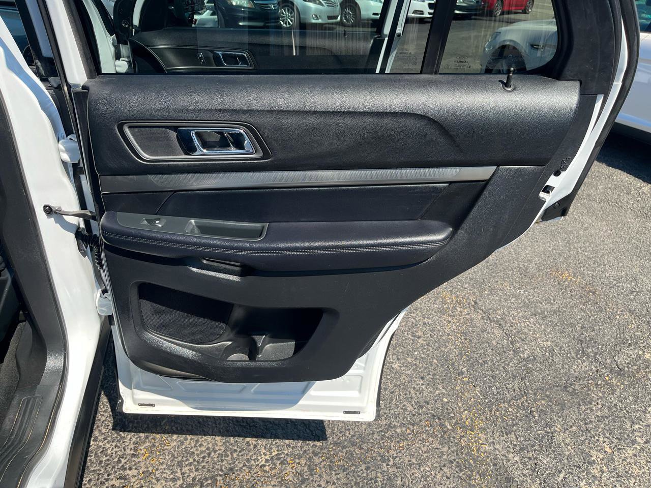 Used 2018 Ford Explorer XLT w/ Equipment Group 201A AWD/4WD image 33