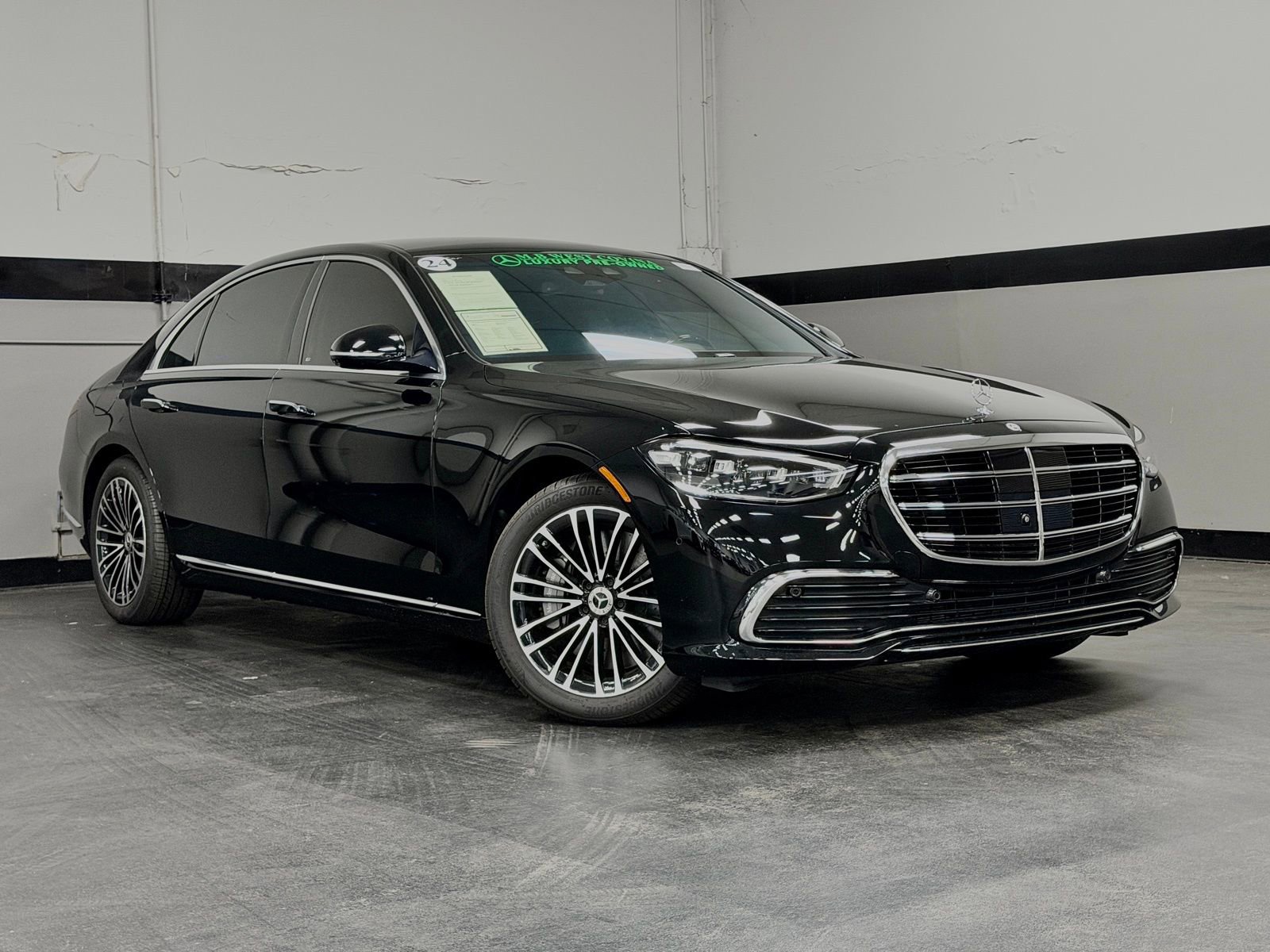 Used 2024 Mercedes-Benz S 580e 4MATIC Sedan image 2
