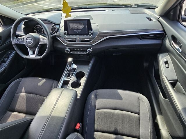 Used 2025 Nissan Altima 2.5 SV FWD image 15