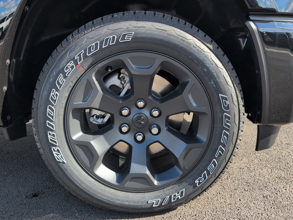 New 2026 RAM 1500 4x4 Crew Cab image 9