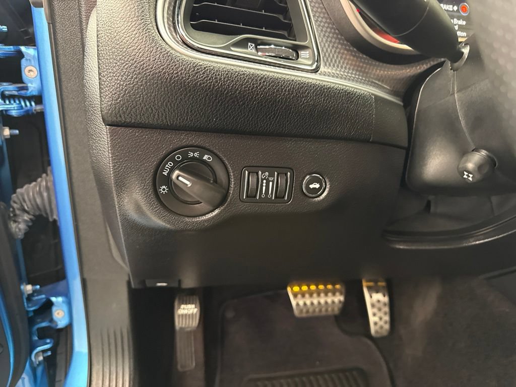 Used 2016 Dodge Challenger SRT Hellcat RWD image 14