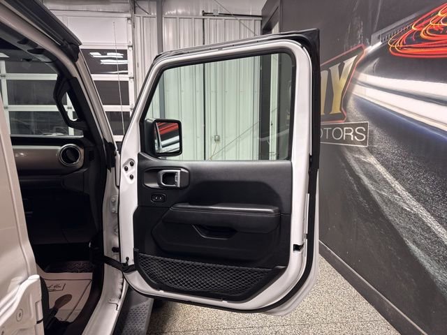 Used 2019 Jeep Wrangler Unlimited Sahara image 27