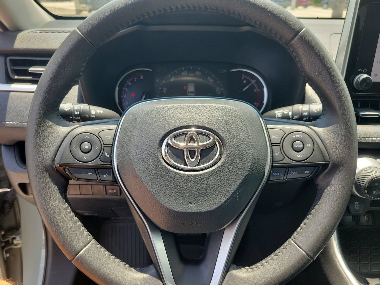 Used 2023 Toyota RAV4 XLE Premium FWD image 19