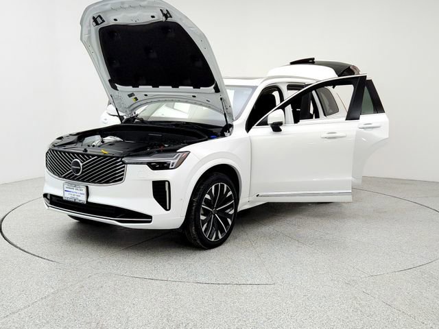 New 2025 Volvo XC90 B6 Plus w/ Protection Package Premier image 9