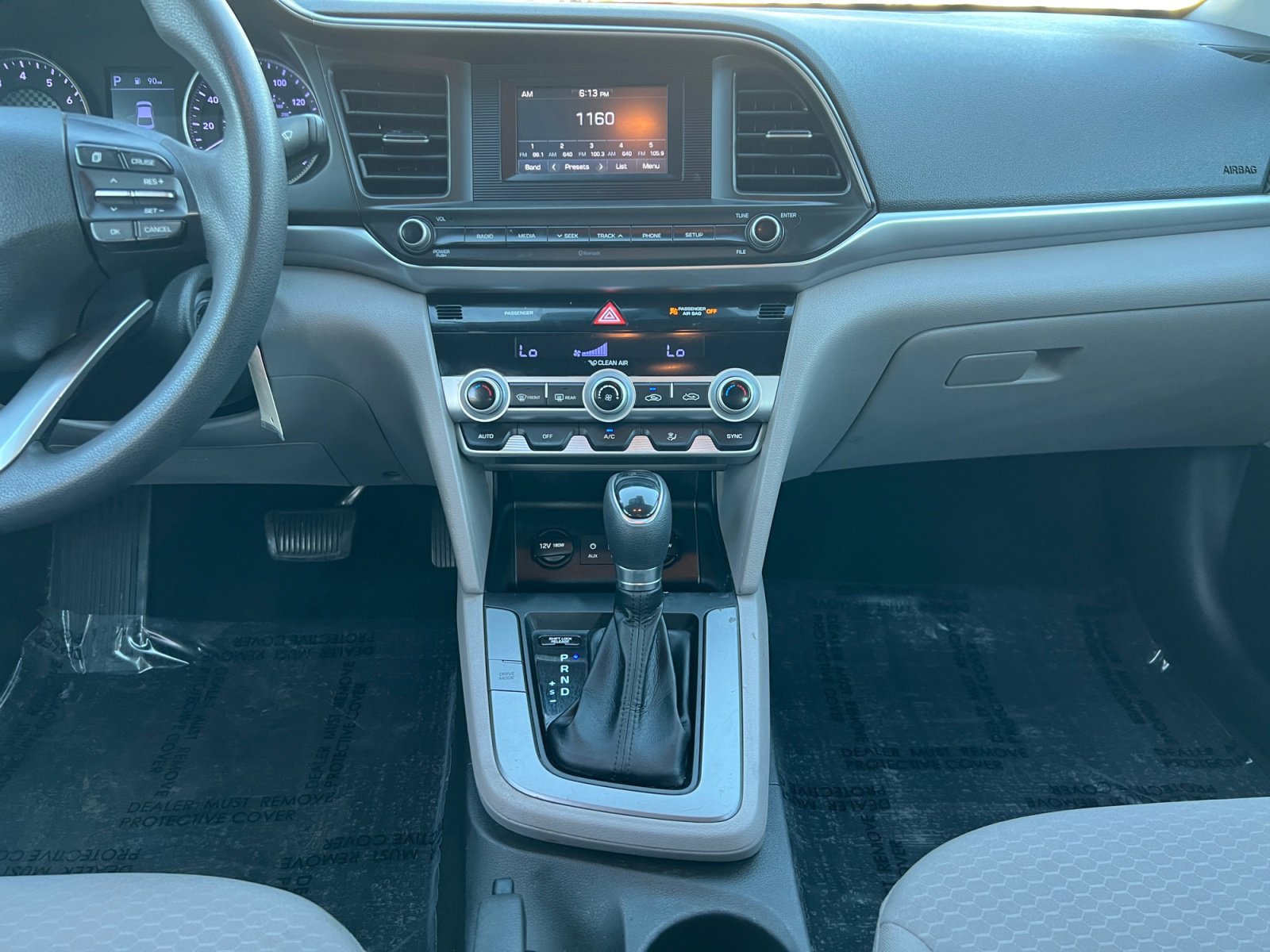 Used 2020 Hyundai Elantra SE FWD image 11