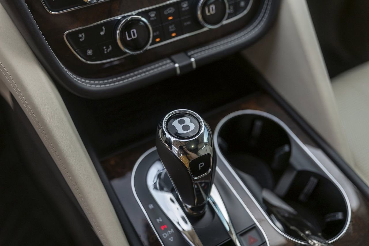 Used 2021 Bentley Bentayga AWD/4WD image 35