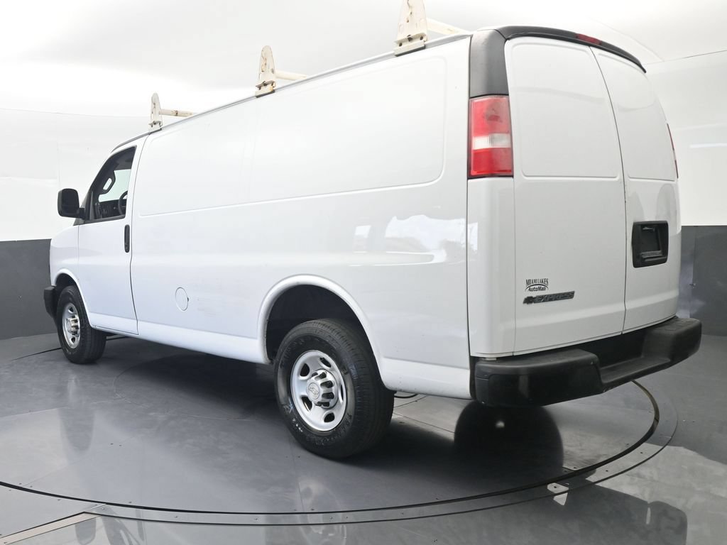 Used 2018 Chevrolet Express 2500 RWD image 4