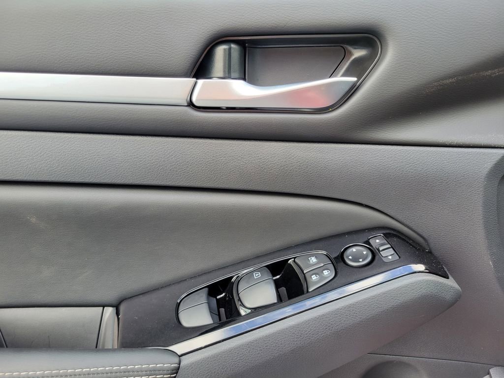 New 2025 Nissan Altima 2.5 SL image 11
