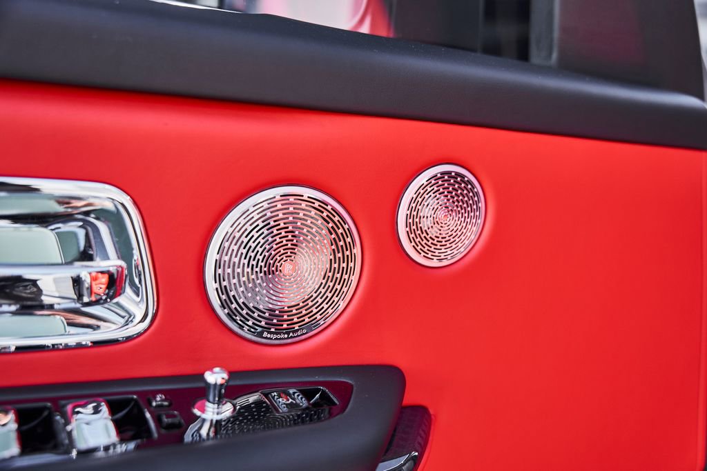 Used 2024 Rolls-Royce Cullinan Black Badge w/ Dark Exterior Package image 37