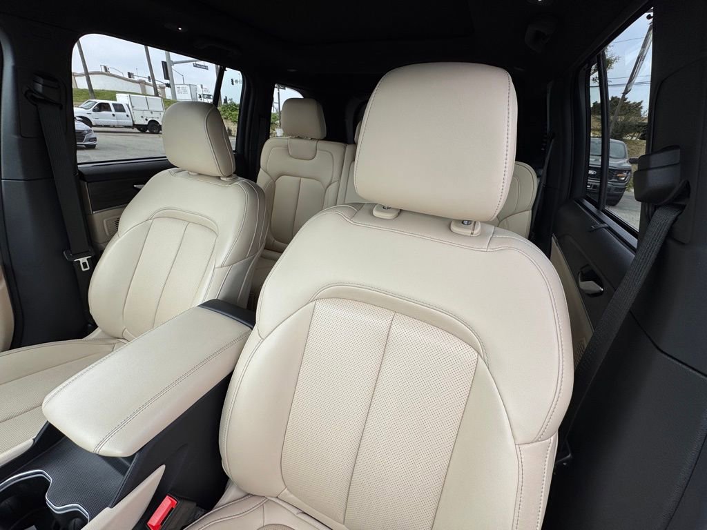 Used 2023 Jeep Grand Cherokee Limited w/ Luxury Tech Group II image 19