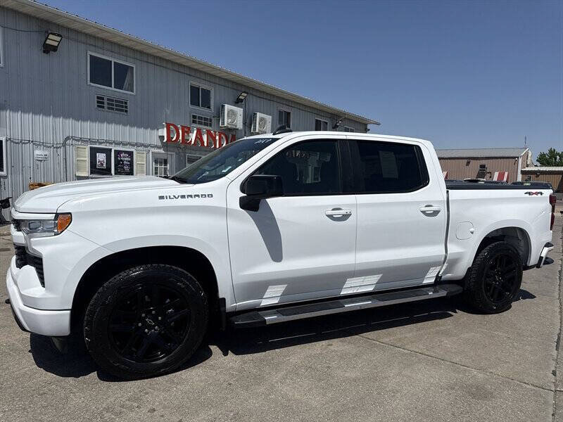 Used 2023 Chevrolet Silverado 1500 RST AWD/4WD image 2