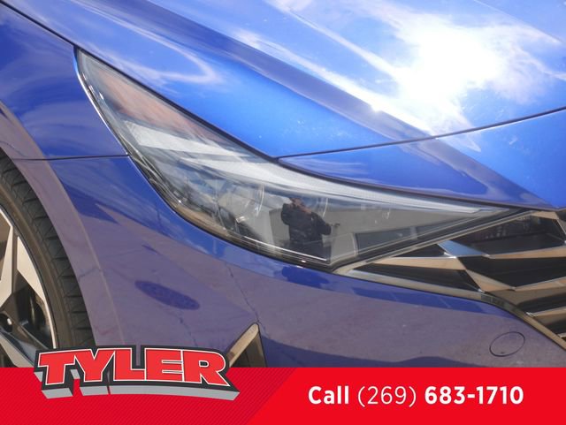 Used 2022 Hyundai Elantra Limited FWD image 10