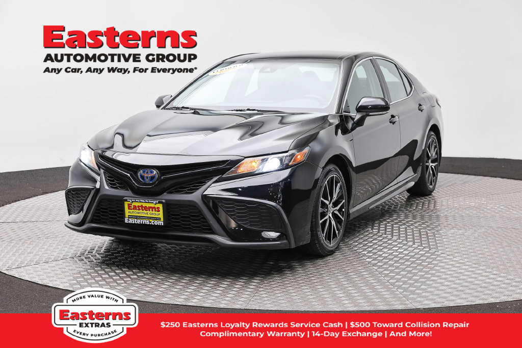 Used 2024 Toyota Camry SE FWD image 1