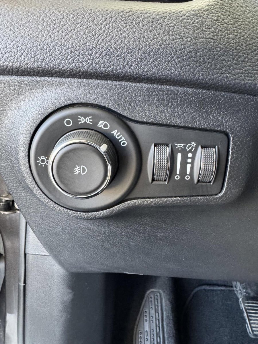 Used 2018 Jeep Compass Limited AWD/4WD image 14