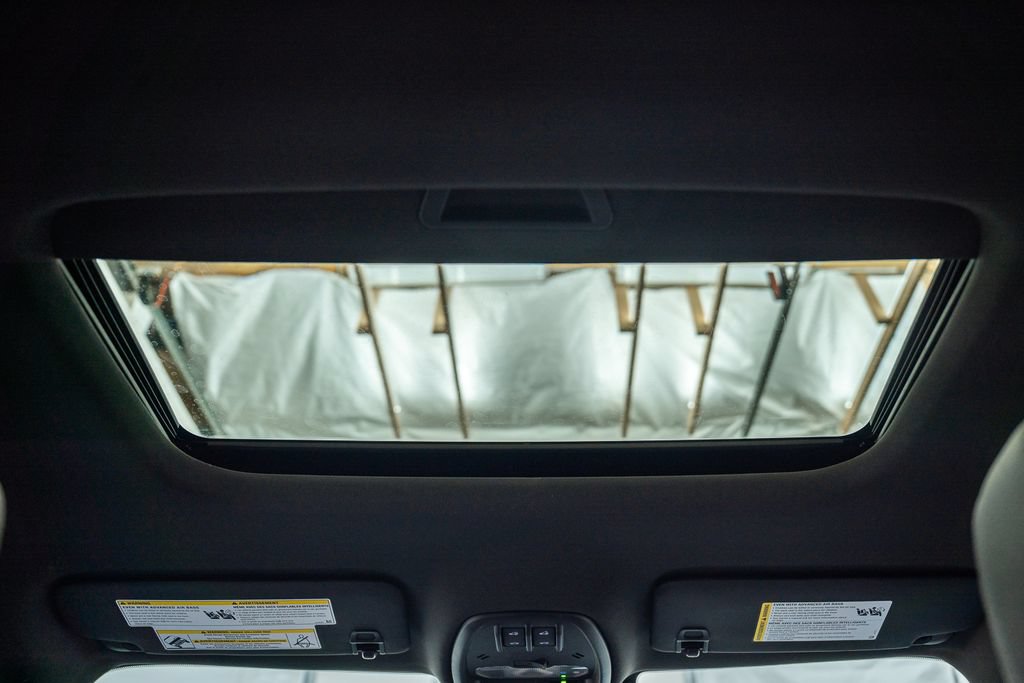 New 2026 Chevrolet Trax RS w/ Sunroof Package FWD image 32