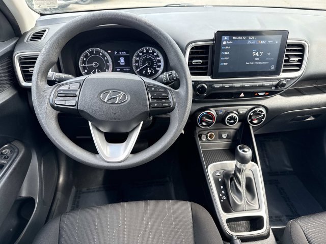 Used 2021 Hyundai Venue SE FWD image 14