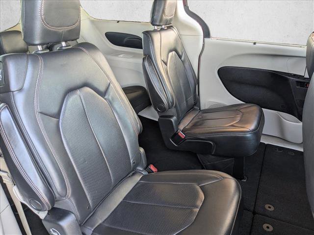 Used 2020 Chrysler Pacifica Touring-L image 20
