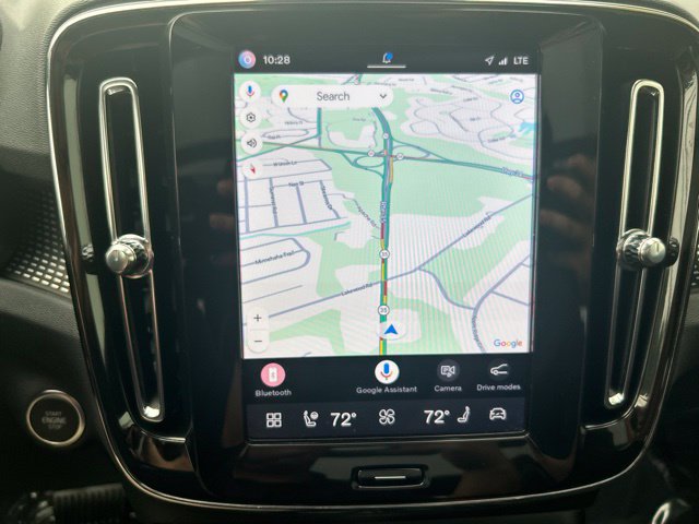 Certified 2025 Volvo XC40 B5 Plus AWD/4WD image 23