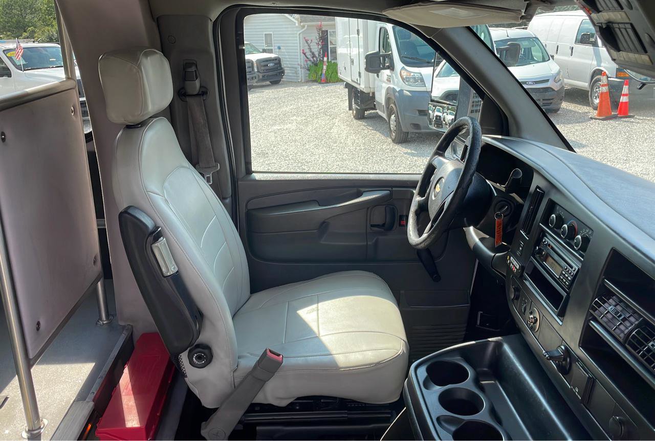 Used 2015 Chevrolet Express 3500 w/ Shuttle Bus Package RWD image 15