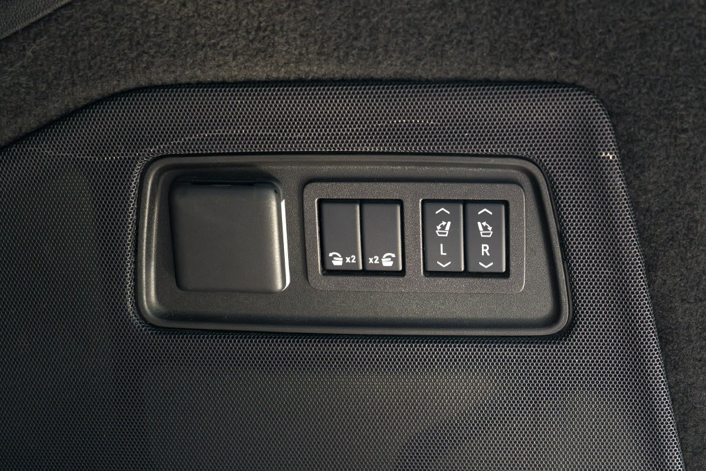 Used 2024 Cadillac Escalade ESV Premium Luxury Platinum AWD/4WD image 66